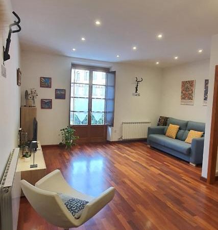 El Mussol De La Vila Camprodon, Balconets Amb Vistes A La Placa Bagian luar foto