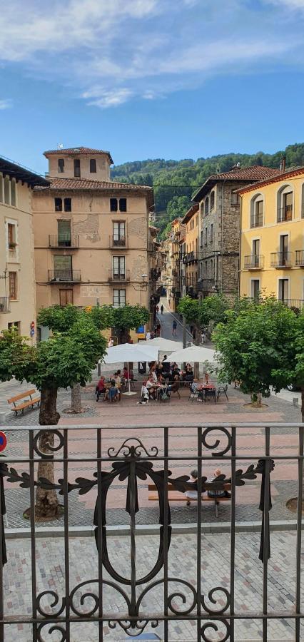 El Mussol De La Vila Camprodon, Balconets Amb Vistes A La Placa Bagian luar foto
