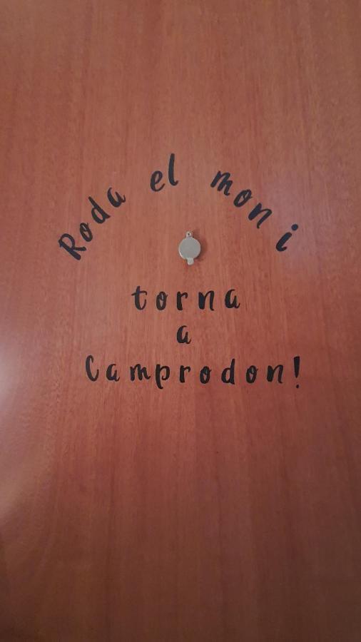 El Mussol De La Vila Camprodon, Balconets Amb Vistes A La Placa Bagian luar foto
