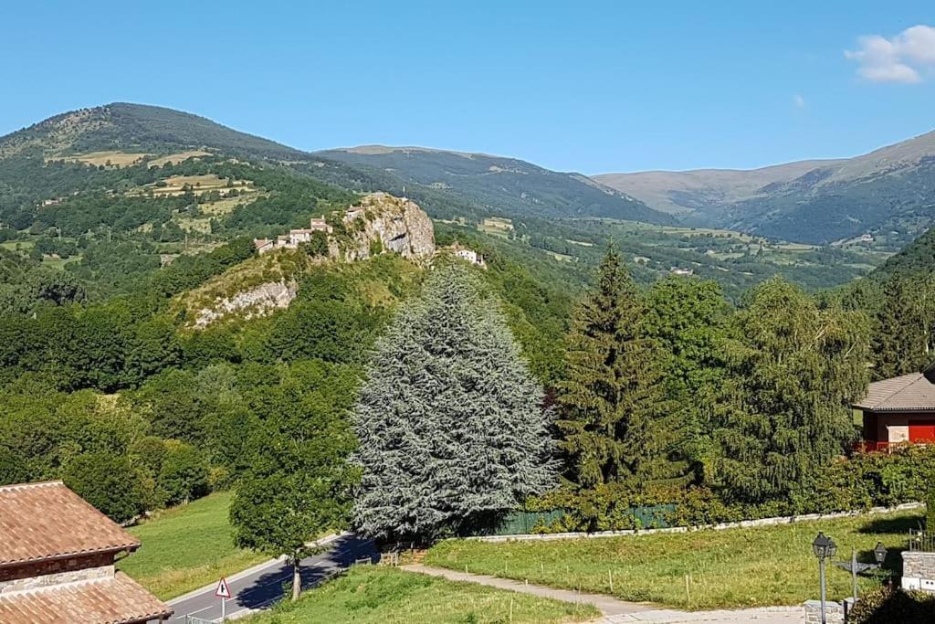 El Mussol De La Vila Camprodon, Balconets Amb Vistes A La Placa Bagian luar foto
