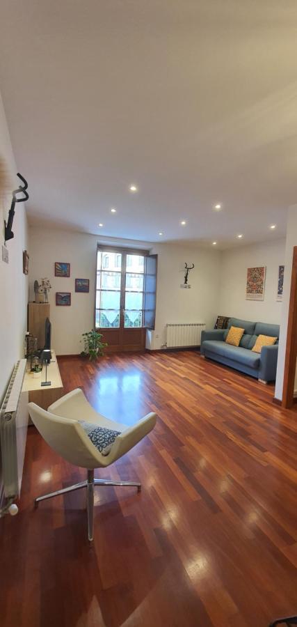 El Mussol De La Vila Camprodon, Balconets Amb Vistes A La Placa Bagian luar foto