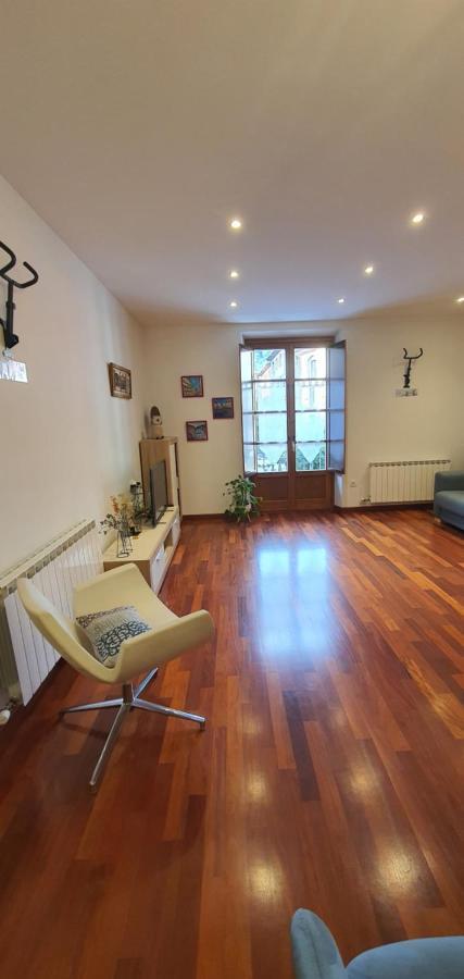 El Mussol De La Vila Camprodon, Balconets Amb Vistes A La Placa Bagian luar foto