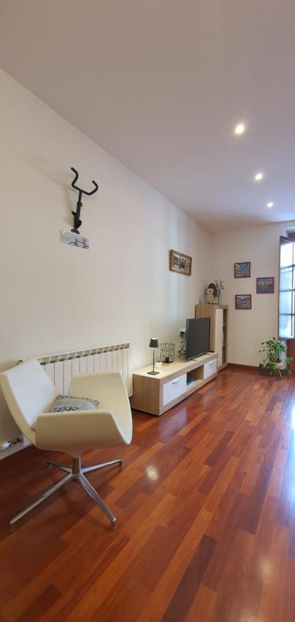 El Mussol De La Vila Camprodon, Balconets Amb Vistes A La Placa Bagian luar foto