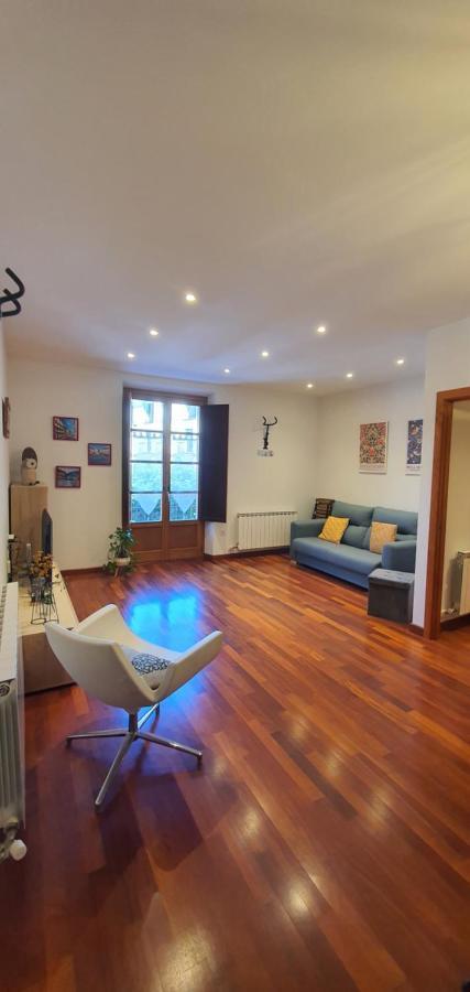 El Mussol De La Vila Camprodon, Balconets Amb Vistes A La Placa Bagian luar foto