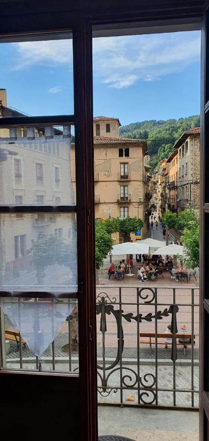El Mussol De La Vila Camprodon, Balconets Amb Vistes A La Placa Bagian luar foto